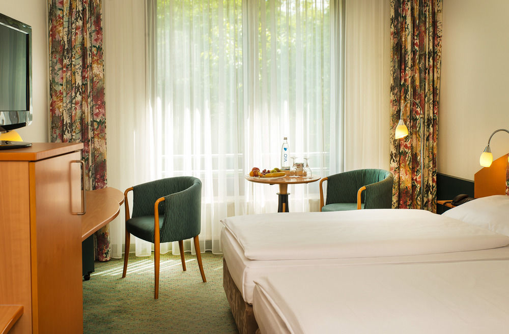 Trans World Hotel Kranichhoehe Much Extérieur photo